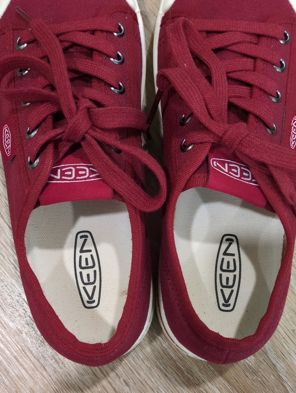 ❤️😎⚡️Keen Women's Canvas Lace-Up Sneaker in Burgundy/Maroon & Cream size 7❤️😎⚡ - Picture 6 of 10